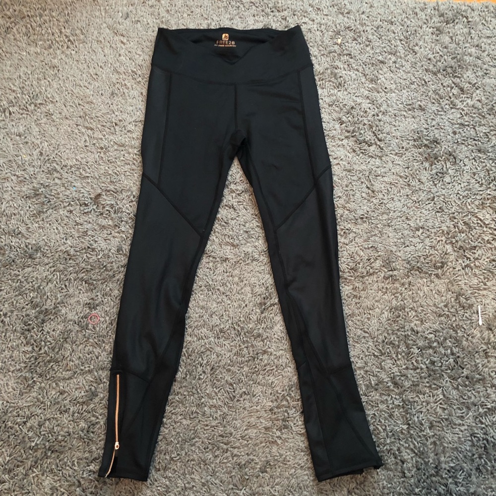 NWOT FREE 2 B by free country workout leggings!!